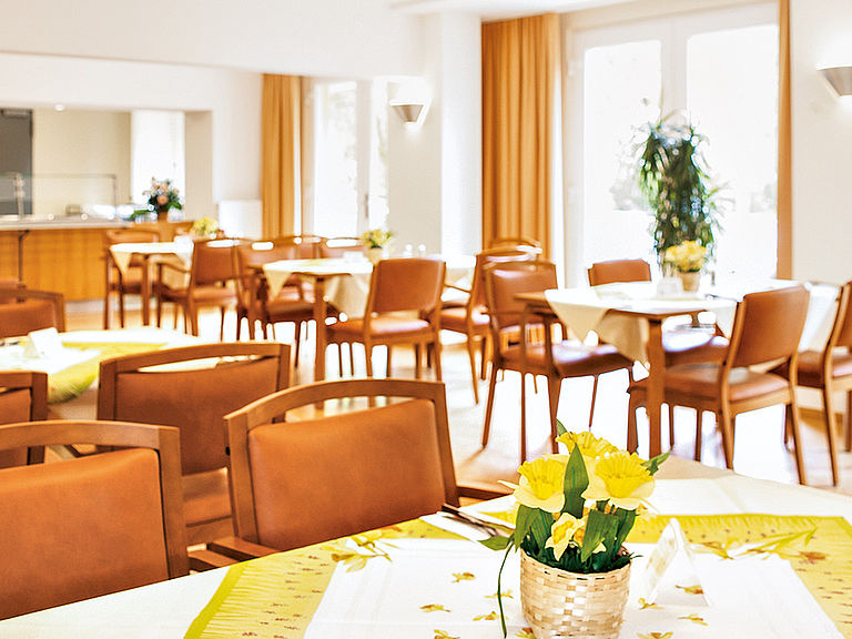 Das einladende und stilvolle Restaurant im Pflegeheim Berlin-Marzahn