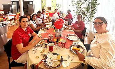 Mit einem gemütlichen Brunch feierten die Mitarbeitenden den Einstand ihres neuen Chefs. 