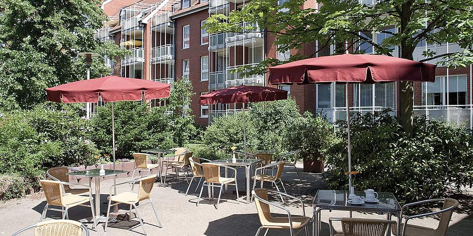 Die sonnige Terrasse des betreuten Wohnens Hamburg