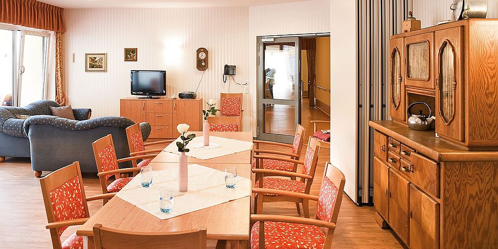 Der wohnliche Tagesraum im Pflegeheim Seligenstadt