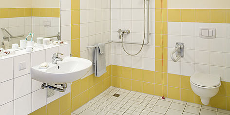 Ein eigenes Bad gehört zu jedem Zimmer im Pflegeheim Oststeinbek.