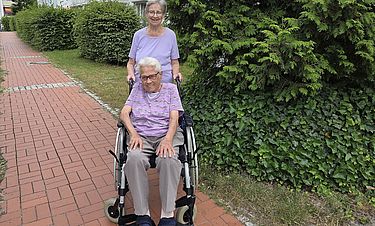 Jeden Tag gemeinsam unterwegs sind die „WG-Bewohnerinnen“ Anneliese und Edith