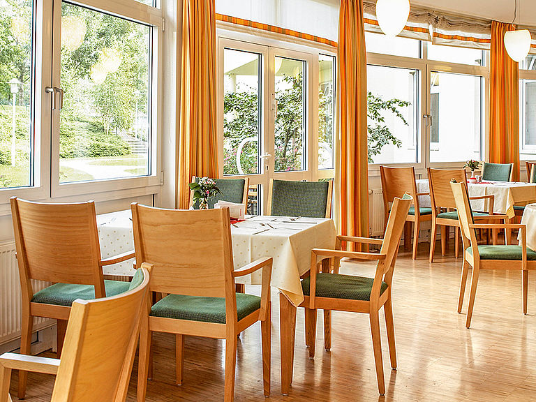 Das einladende und stilvolle Restaurant im Pflegeheim Stavenhagen