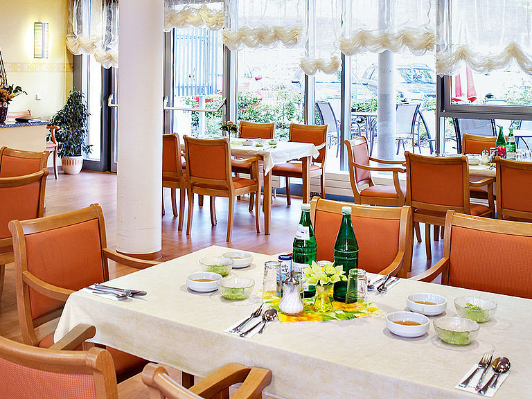 Das einladende und stilvolle Restaurant im Pflegeheim Merseburg