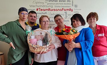 Verabschiedung in den Ruhestand: Kerstin Zunkel (v.l.) mit Einrichtungsleiterin Berit Mibes (v.r.) und Team. 