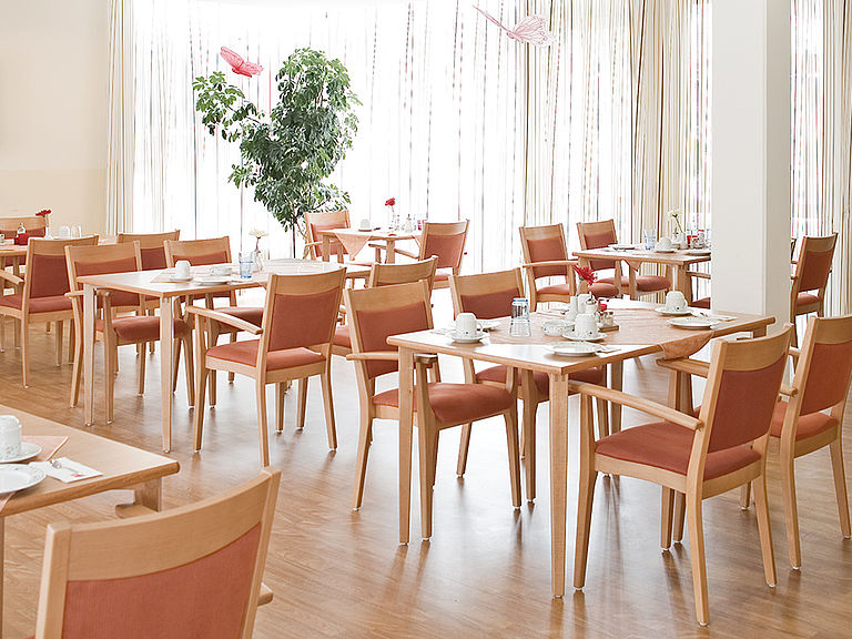 Das einladende und stilvolle Restaurant im Pflegeheim Leinfelden-Echterdingen