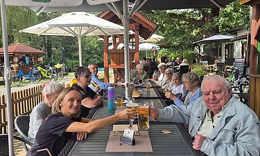 Gute Laune und großen Appetit hatten die Ausflügler aus Berlin