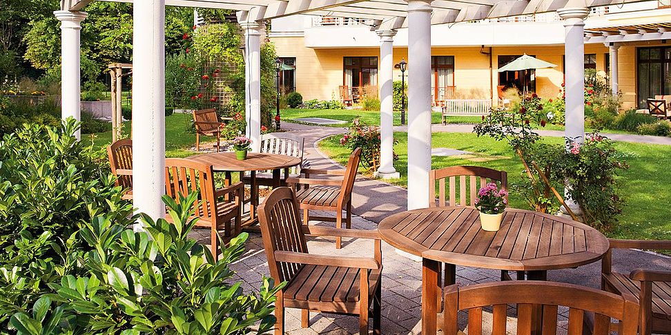 Die sonnige Terrasse im Seniorenheim Muenchen