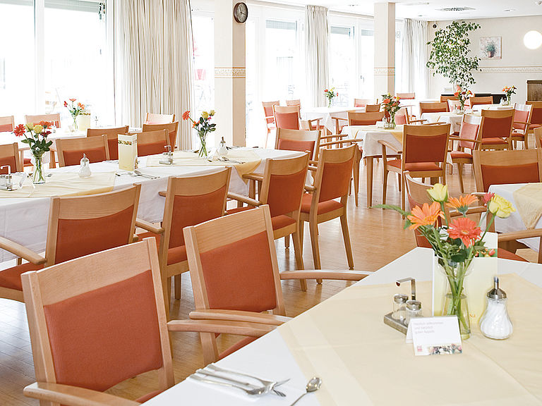 Das einladende und stilvolle Restaurant im Pflegeheim Kaiserslautern