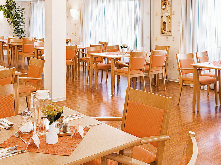 Das einladende und stilvolle Restaurant im Pflegeheim Oststeinbek