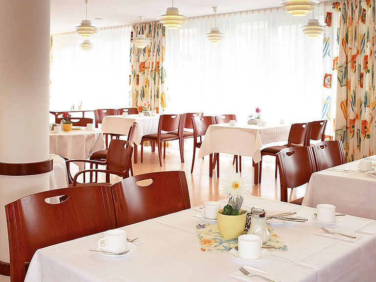 Das einladende und stilvolle Restaurant im Pflegeheim Stralendorf