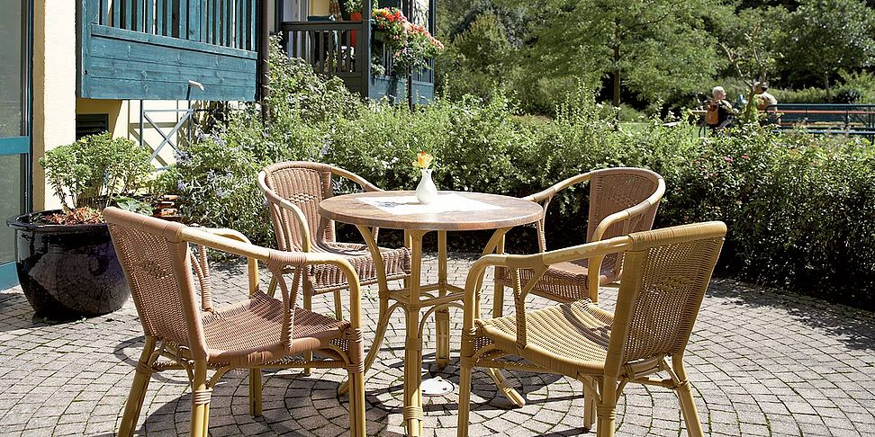 Die sonnige Terrasse im betreuten Wohnen Prien