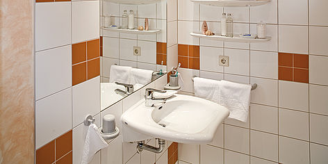 Die Zimmer des Pflegeheims Leinfelden-Echterdingen verfügen über ein eigenes Bad
