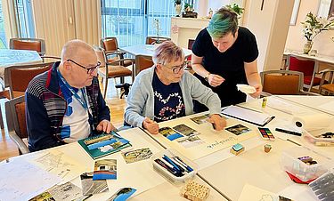 Weißt du noch? Alte Bilder erinnerten an die Geschichte eines Stadtteils. Workshop mit der Künstlerin Julia Peters im Kursana Domizil Wolfen.  