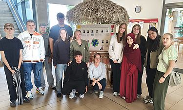 Der Besuch der Senioren im Kursana Domizil ist für die Weingartenschülerinnen und -schüler immer etwas Besonderes, bei dem sie viel erleben und Neues erfahren.