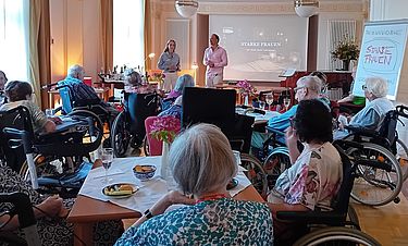 Im Festsaal der Kursana Villa stößt das Thema „Starke Frauen“ auf großes Interesse.