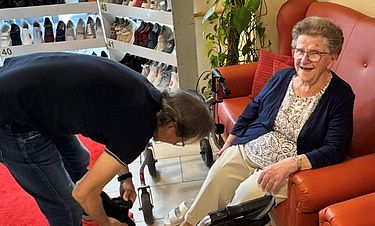 Eine große Auswahl an Schuhen wurde den Bewohnerinnen und Bewohnern des Kursana Domizils präsentiert.