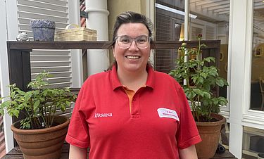 Durch den Wechsel vom Krankenhaus in die stationäre Pflege von Seniorinnen und Senioren in der Villa Reinbek ist Wohnbereichsleiterin Susanne Wind den eigenen Idealen nähergekommen. 