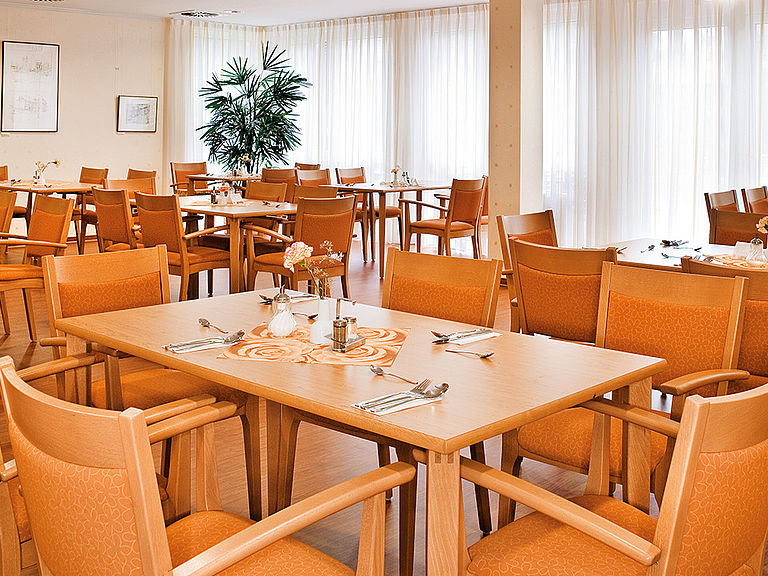 Das einladende und stilvolle Restaurant im Pflegeheim Markkleeberg
