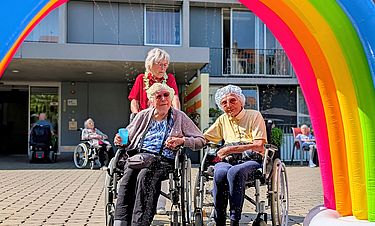 Ein Wasser-Aktionstag bereite den Bewohnerinnen und Bewohnern im Kursana Domizil Weimar eine erfrischende Abwechslung. 