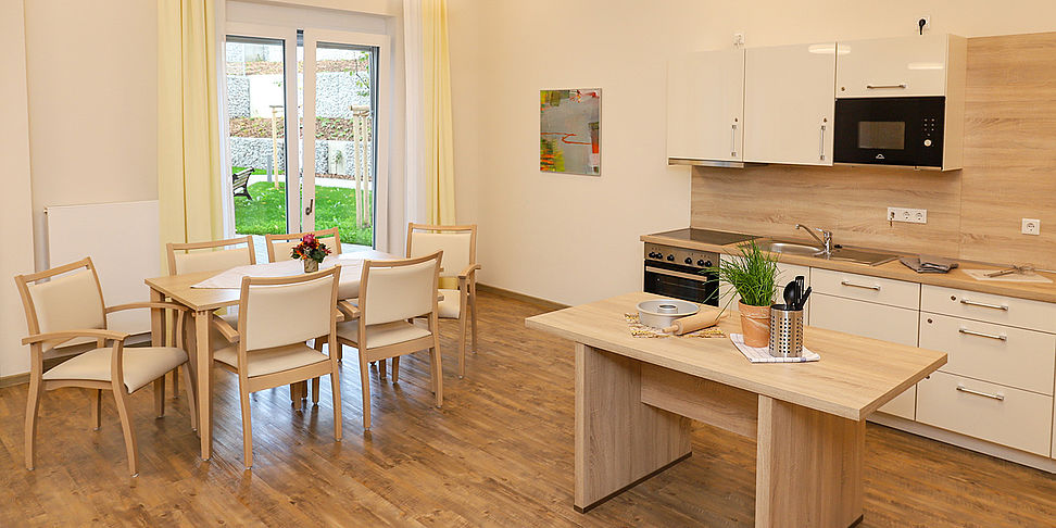 Im Pflegeheim Eschenburg kochen Menschen mit Demenz gemeinsam.