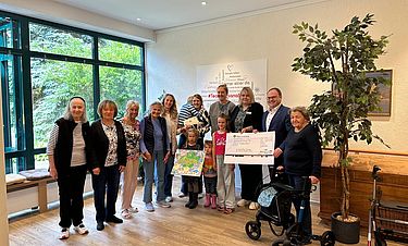 Alle beteiligten freuen sich über die große Spendensumme der Aktion.