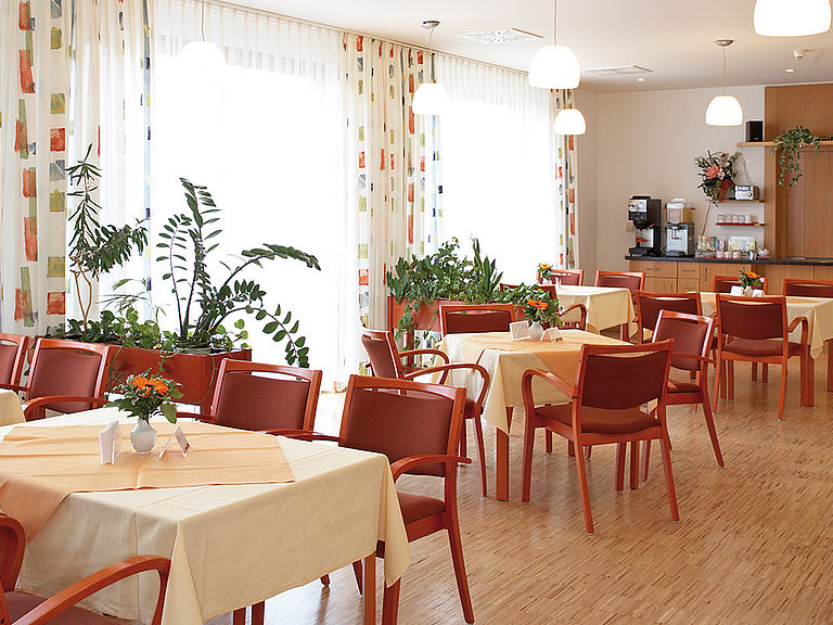 Das ein ladende und stilvolle Restaurant im Pflegeheim Pullach