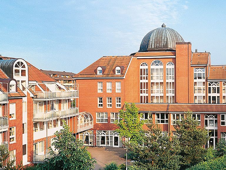 Betreutes Wohnen – Die Kursana Residenz Hamburg in der Frontalansicht