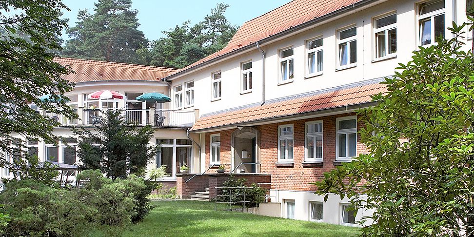 Das Pflegeheim Rastow – Haus Pulverhof in der Frontalansicht