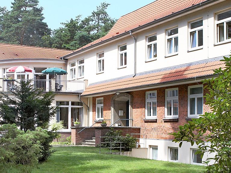 Das Pflegeheim Rastow - Haus Pulverhof in der Frontalansicht