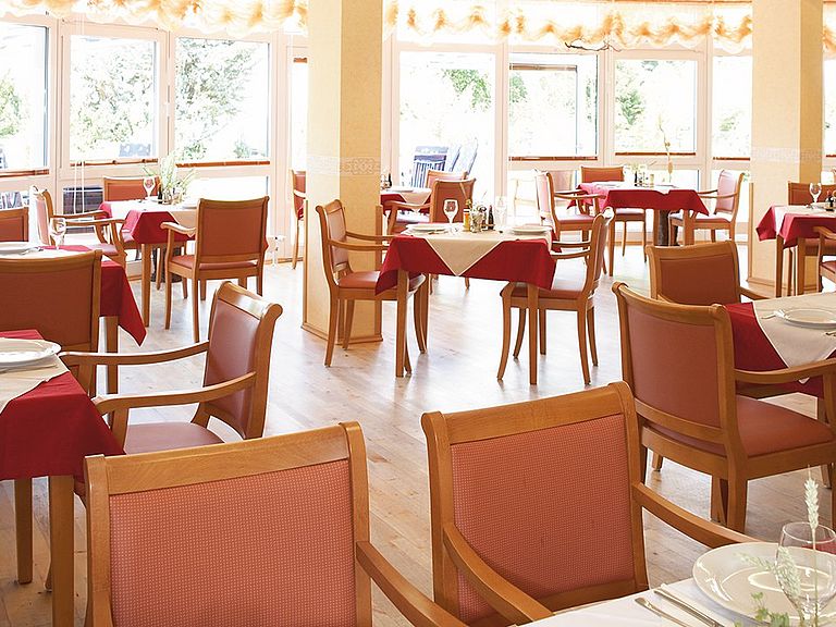 Das einladende und stilvolle Restaurant im Pflegeheim Bad Lauterberg
