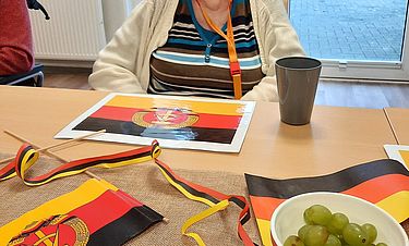 Bewohnerin Renate Karnahl (87) fühlte sich bei der DDR-Erinnerungsrunde gut unterhalten.




