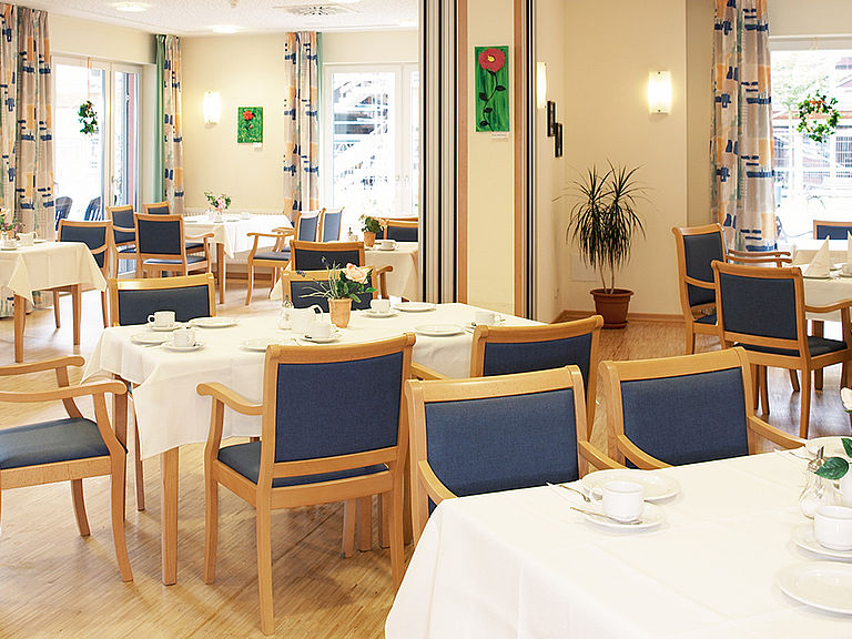 Das einladende und stilvolle Restaurant im Pflegeheim Bremen