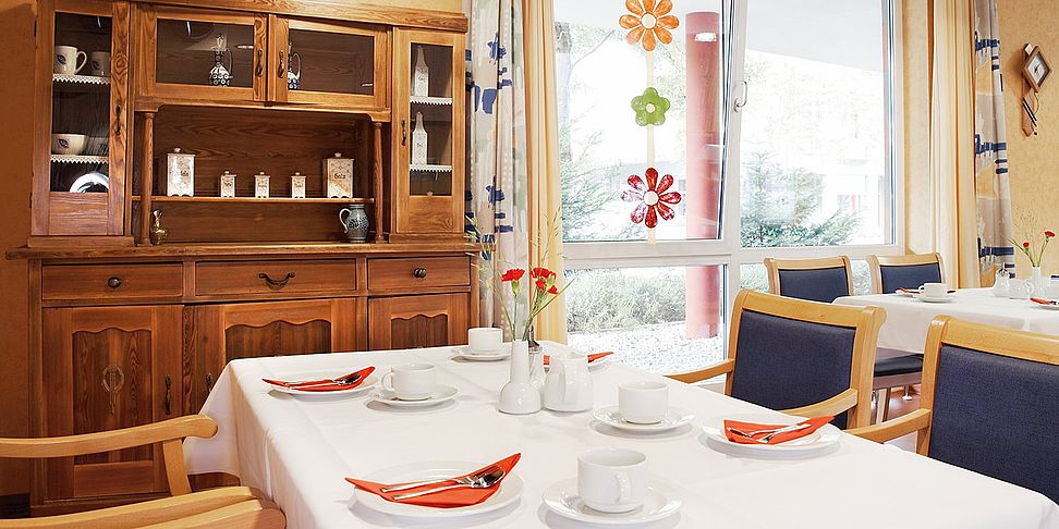 Das einladende und stilvolle Restaurant im Pflegeheim Nuertingen
