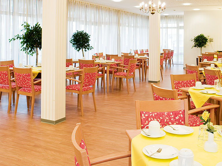 Das einladende und stilvolle Restaurant im Pflegeheim Selingenstadt