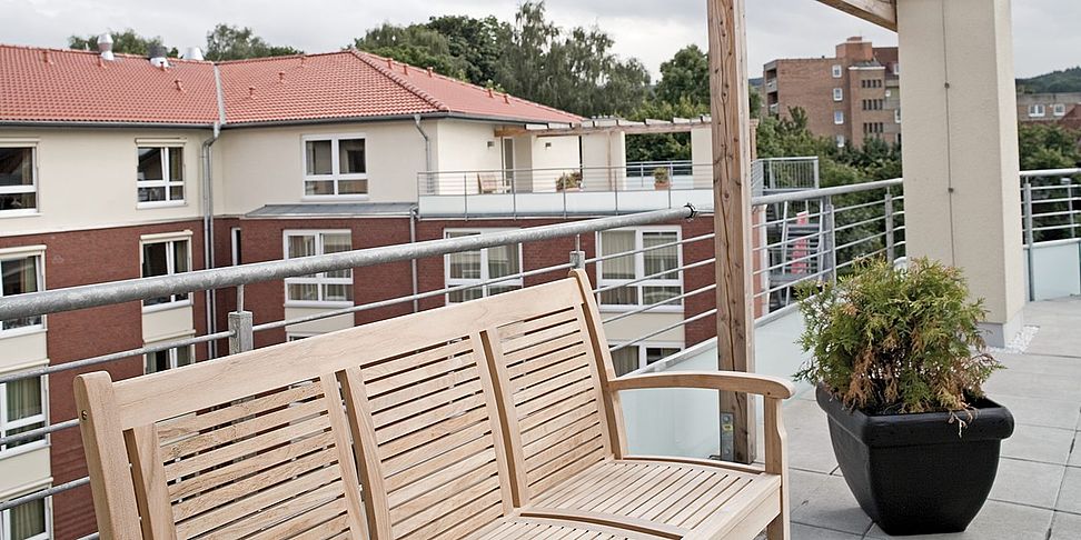 Sonne tanken auf der Dachterrasse im Pflegeheim Barsinghausen