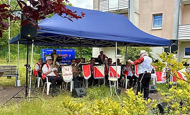 Der Spielmannszug Wolfen gab für die Bewohnerinnen und Bewohner im Kursana Domizil Wolfen ein Konzert. 
