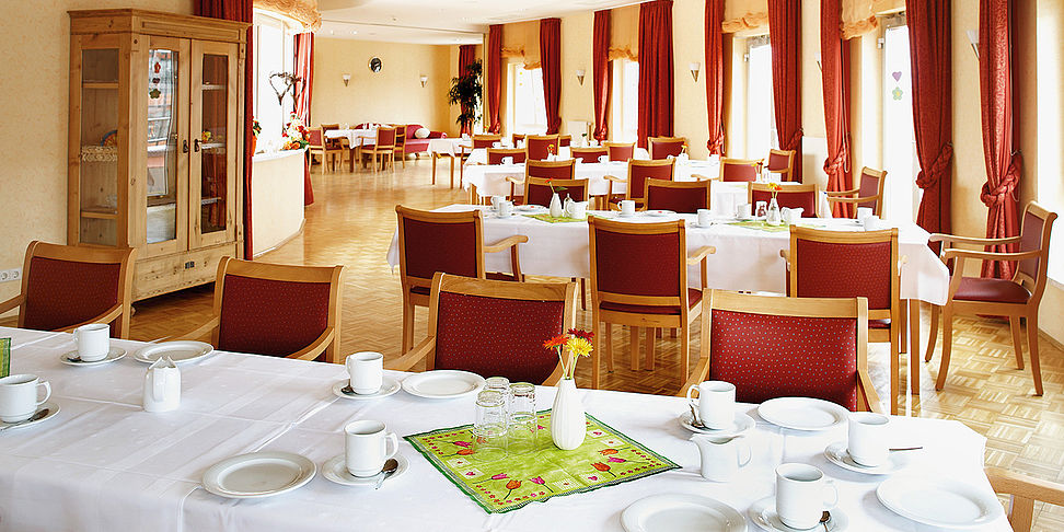 Das einladende und stilvolle Restaurant im Pflegeheim Aalen