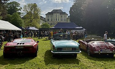 Einen stilvollen Rahmen bot die Kursana Villa für die schönen Oldtimer. 